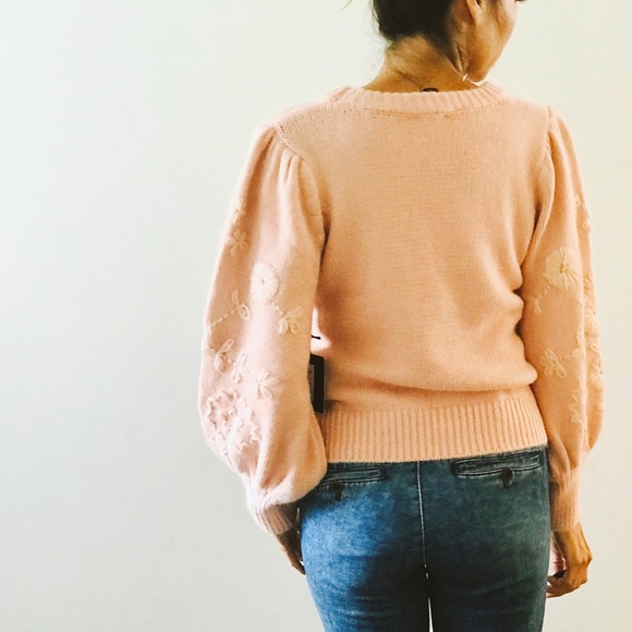 NWT pink embroidered sweater size Medium - Picture 4 of 7
